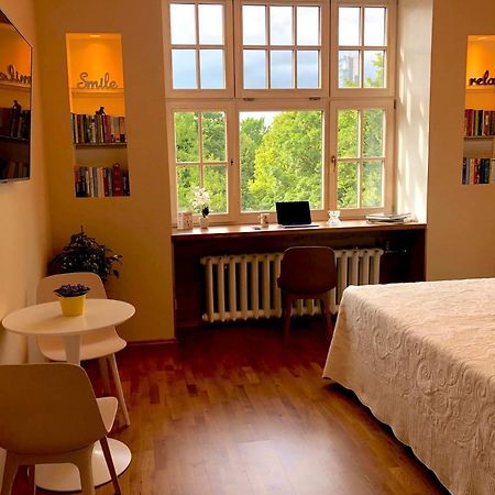 Centrally Located Apartment Overlooking Vermanes Park Riga Exterior photo