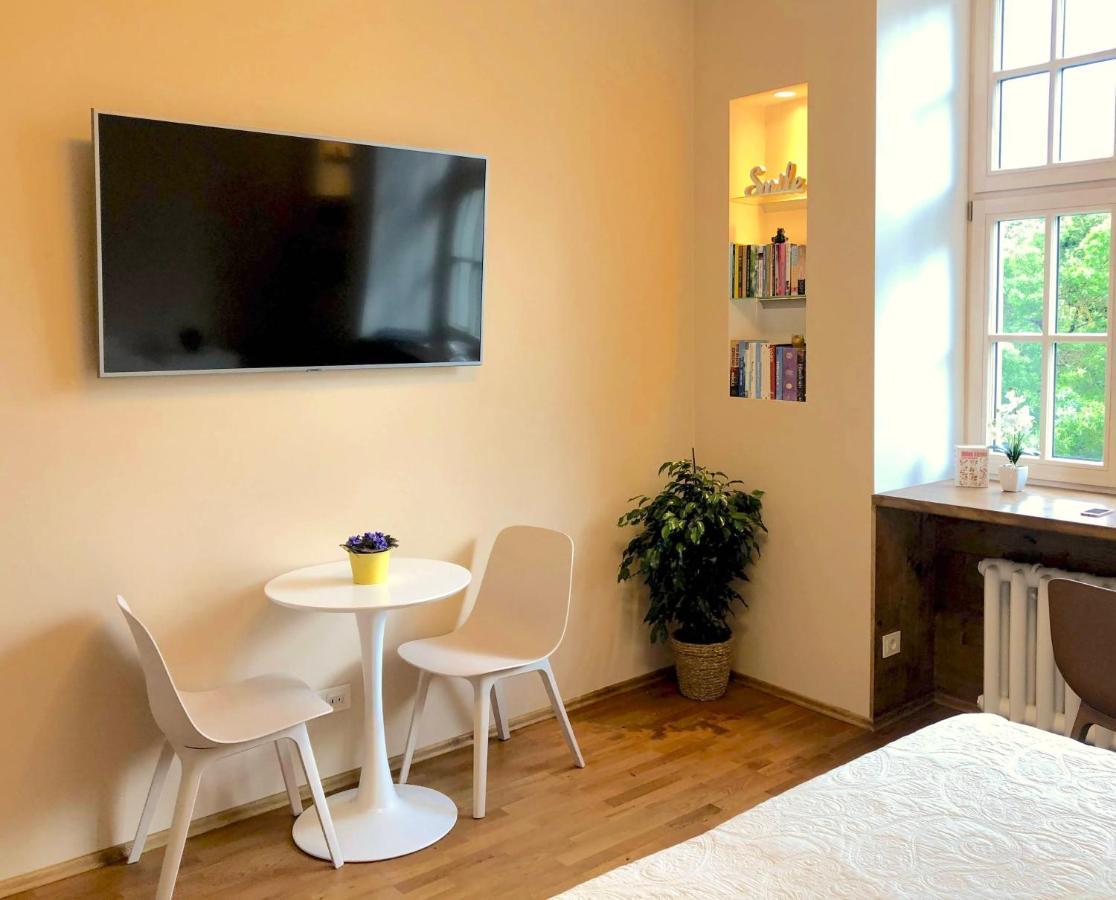Centrally Located Apartment Overlooking Vermanes Park Riga Exterior photo